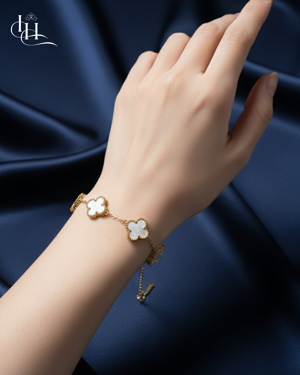 Reversible Clover Charm Bracelet – Black & White Duo