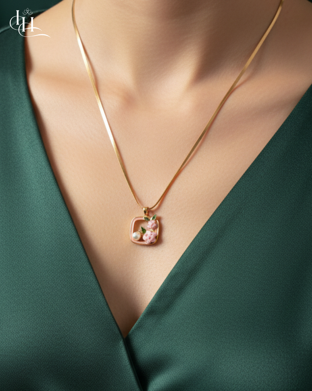 Floral Pearl Frame Pendant Necklace