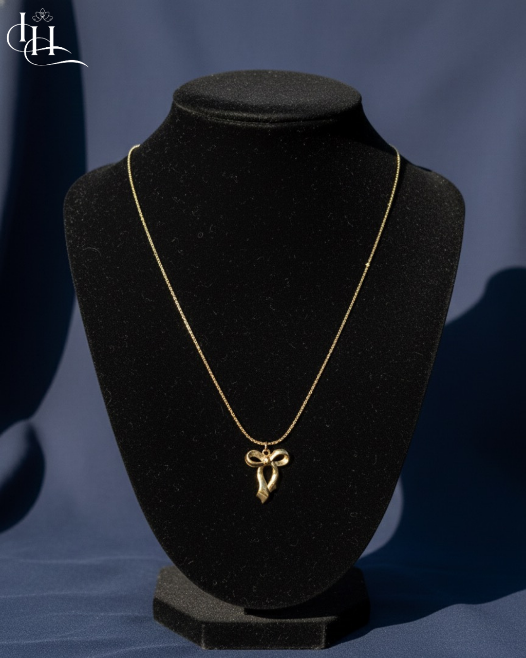 Minimal Bow Charm Necklace
