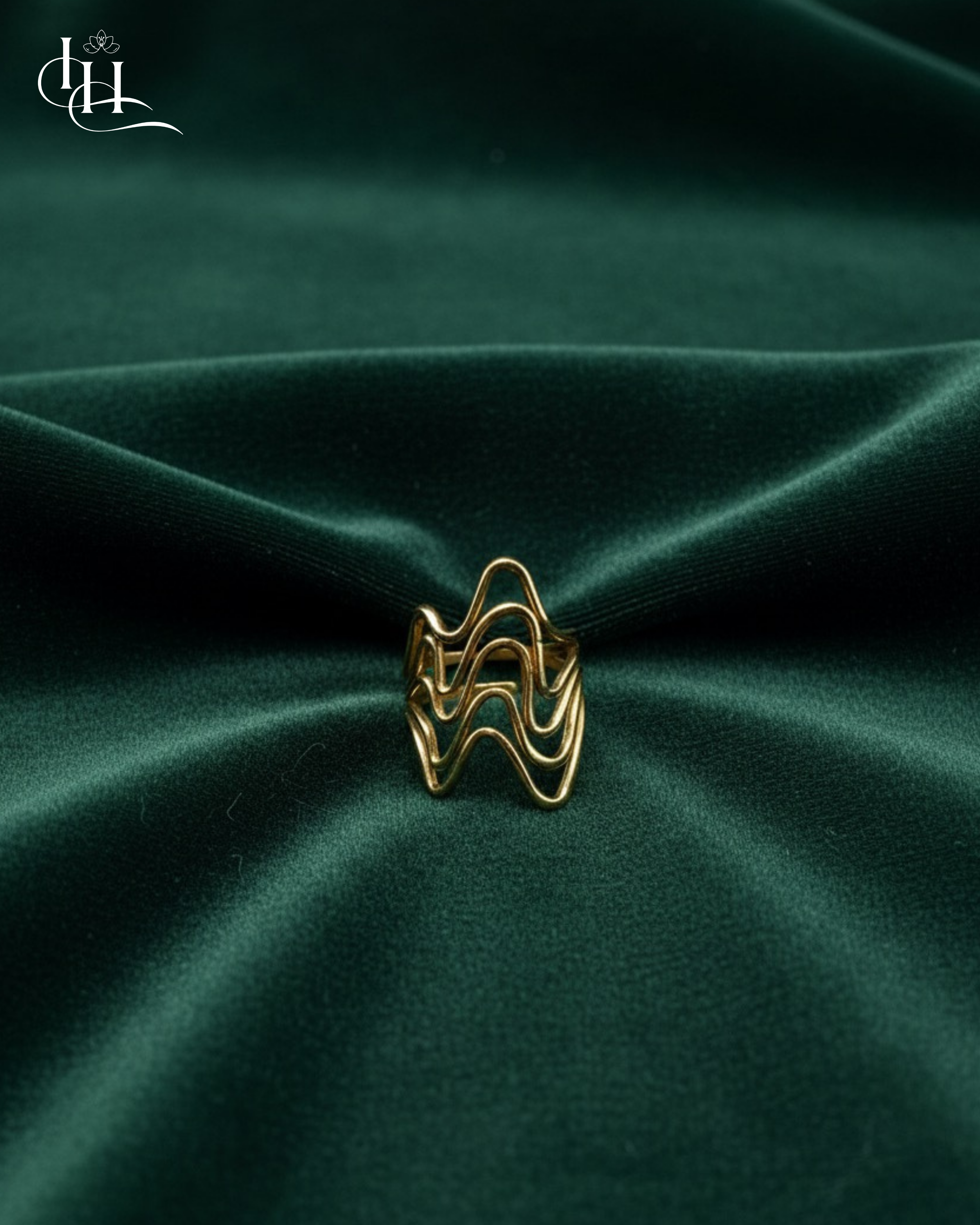 Minimalist Wavy Gold Ring