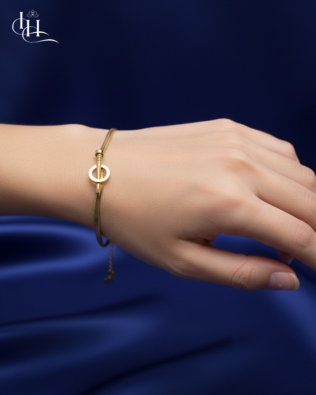 Minimal Gold Loop Bracelet