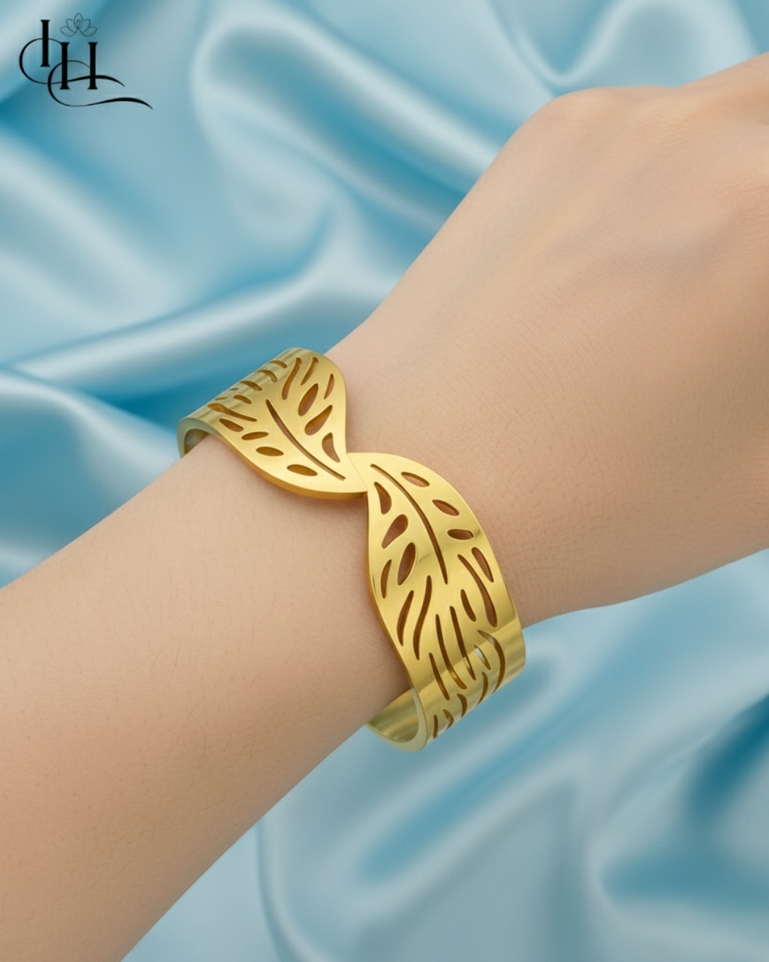 Elegant Leaf-Cut Gold Bracelet