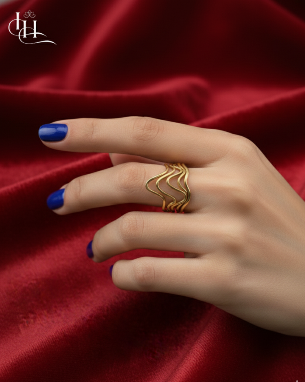 Minimalist Wavy Gold Ring